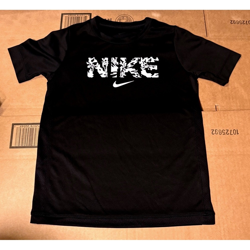 Nike Dri-FIT Graphic T Shirt Kid Small 8 Black Good Short Sleeve Performance Tee
